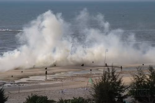 Diễn tập quân sự: Chống các tàu trang bị vũ khí hạng nặng đổ bộ từ biển ảnh 2