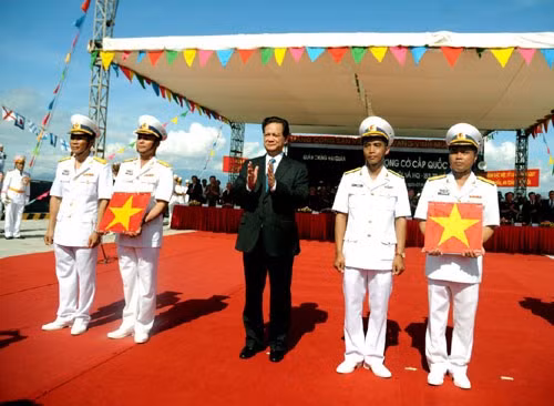 Hải quân nhân dân Việt Nam kiên quyết bảo vệ chủ quyền biển đảo thiêng liêng Hải quân nhân dân Việt Nam kiên quyết bảo vệ chủ quyền biển đảo thiêng liêng