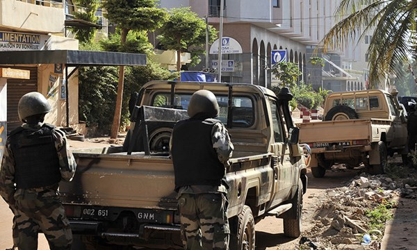 Nhóm khủng bố Al-Mourabitoun nhận trách nhiệm vụ tấn công khách sạn Mali, 27 nạn nhân thiệt mạng