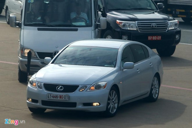 Đoàn xe đón Bộ trưởng Quốc phòng Nhật Bản tại sân bay Tân Sơn Nhất. Ảnh:Hải An.