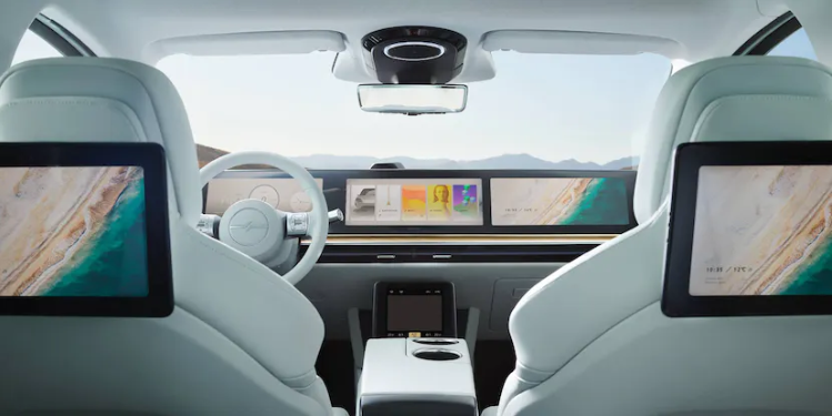 Hình ảnh cho thấy nội thất của chiếc SUV Vision S-02 nguyên mẫu của Sony (Ảnh: The Verge)
