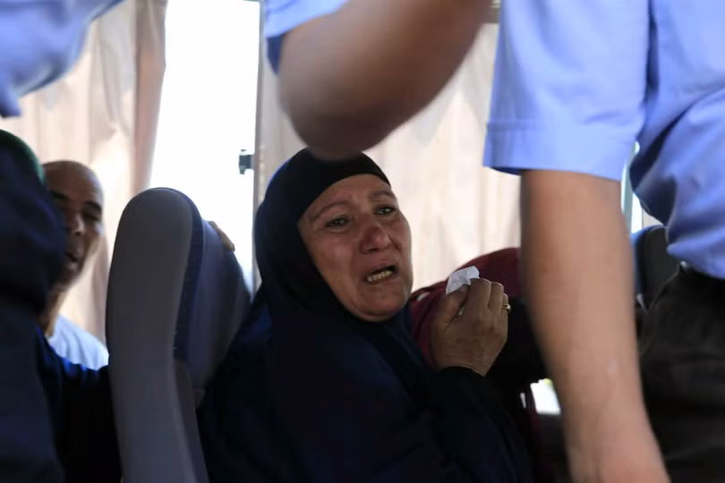 Người thân của các nạn nhân mất tích trên chuyến bay định mệnh.