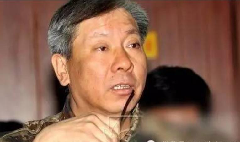 Trần Chiếu Hải, trung tướng, Phó Tư lệnh Chiến khu miền Nam, Quân đội Trung Quốc. Ông ta từng học ở Nga từ 9/1996 - 8/1997. Ông ta làm việc nhiều năm ở cơ quan quân huấn Bộ Tổng tham mưu, tháng 1/2013 làm Phó Tư lệnh Đại quân khu Tế Nam. Tháng 7/2014 làm Phó Tư lệnh Đại quân khu Quảng Châu. Tháng 3/2016, được bổ nhiệm làm Phó Tư lệnh Chiến khu miền Nam. Ảnh: Sina Trung Quốc.