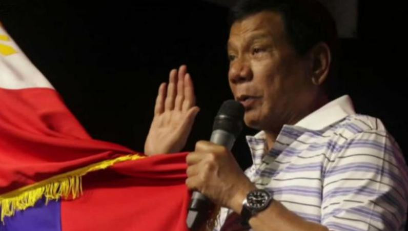 Bộ trưởng Ngoại giao Philippines đã tìm cách thuyết phục các nước ASEAN đưa phán quyết của Tòa trọng tài Phụ lục VII Công ước Liên hợp quốc về Luật biển đối với vụ kiện giữa Trung Quốc và Philippines vào tuyên bố chung nhưng không hoàn toàn thành công.