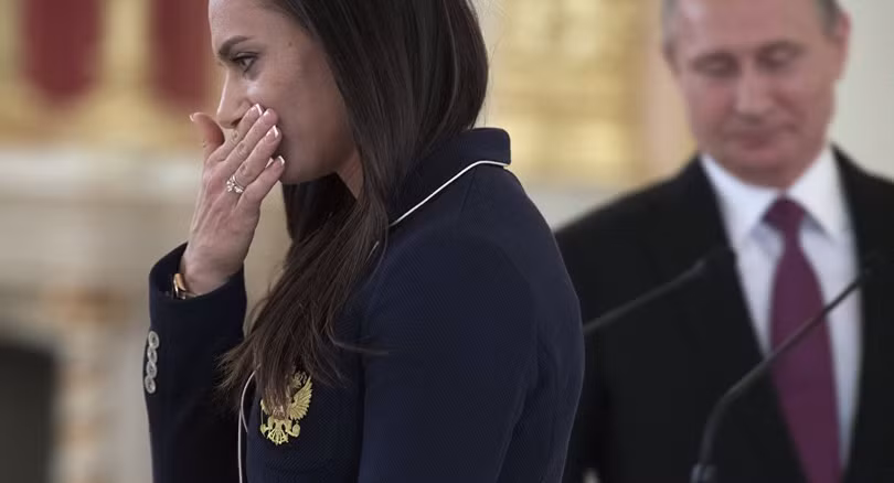 Nữ vận động viên Nga Isinbayeva bật khóc trong cuộc gặp gỡ với Tổng thống Putin.