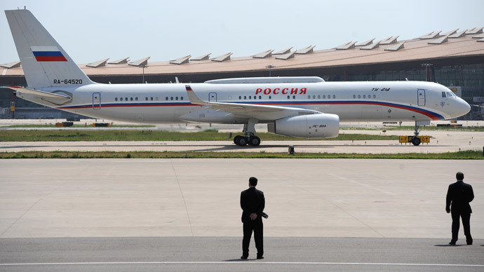 Máy bay của ông Putin phải đem đi sửa