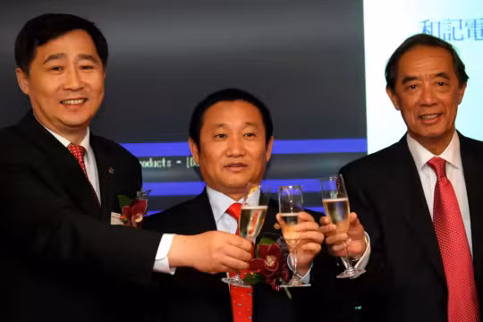 Nhà sáng lập Zhongwang Liu Zhongtian (ở giữa) - Nguồn: Financial Times