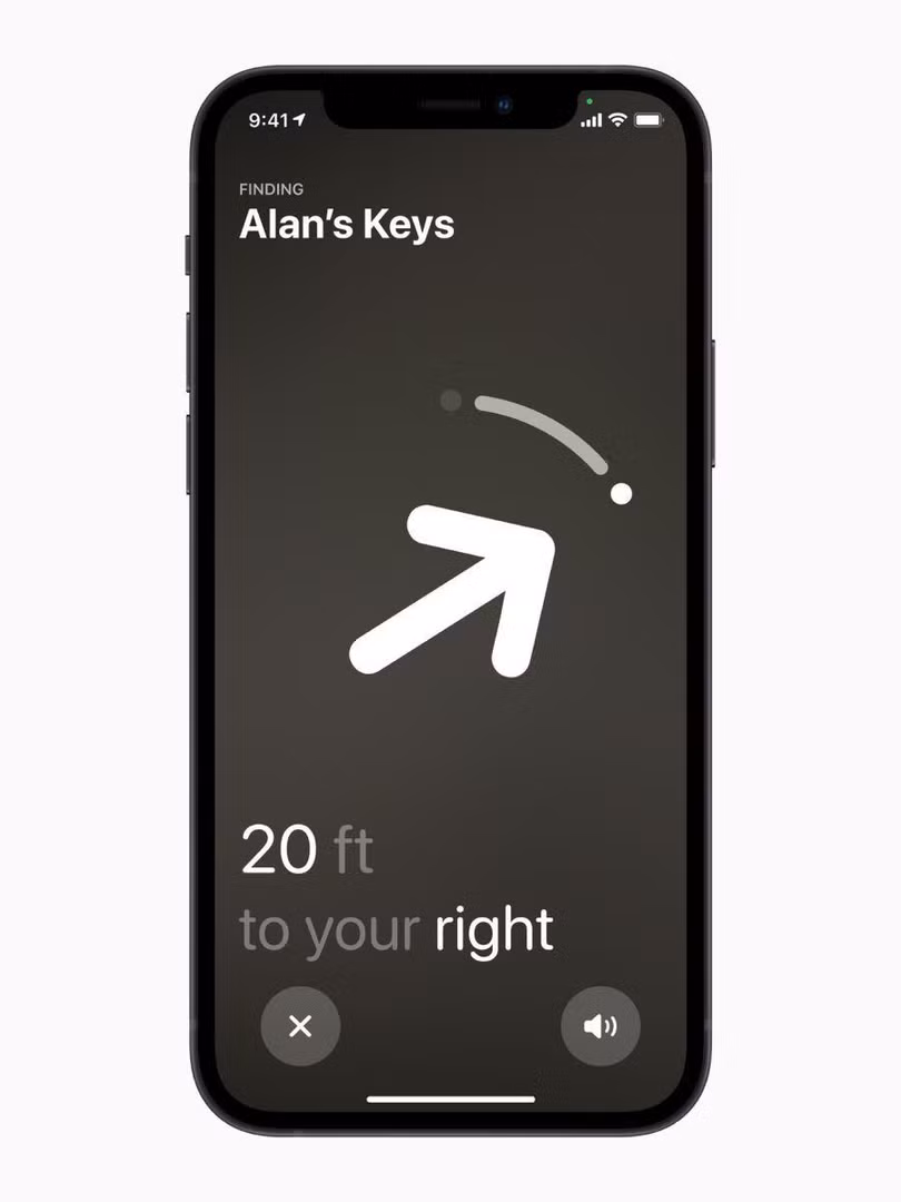 Khả năng định vị của Apple AirTag chính xác và tiện lợi hơn hẳn thiết bị của Samsung (Ảnh: Fptshop.com.vn) Khả năng định vị của Apple AirTag chính xác và tiện lợi hơn hẳn thiết bị của Samsung (Ảnh: Fptshop.com.vn)