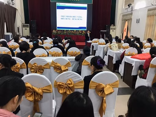 TS Trần Thị Thu Liễu, Cục An toàn thực phẩm trình bày tại Hội nghị