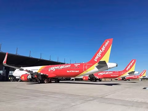 Cũng là hãng bay tư nhân nhưng Vietjet Air lại "điềm đạm" hơn hẳn Bamboo Airways trong kế hoạch khai thác đường bay Việt - Mỹ, bất chấp kinh nghiệm, tiềm lực và các lơi thế sẵn có. (Ảnh: Internet) Cũng là hãng bay tư nhân nhưng Vietjet Air lại "điềm đạm" hơn hẳn Bamboo Airways trong kế hoạch khai thác đường bay Việt - Mỹ, bất chấp kinh nghiệm, tiềm lực và các lơi thế sẵn có. (Ảnh: Internet)