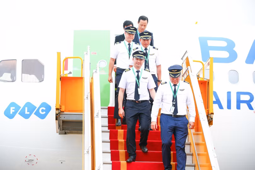 Thị trường hàng không Việt Nam đang xuất hiện một cuộc khủng hoảng phi công, làm nảy sinh những tình huống cạnh tranh "không lành mạnh" giữa các hãng... (Ảnh: FLC)