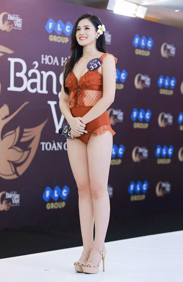 Huyền Trang trong phần thi bikini Huyền Trang trong phần thi bikini