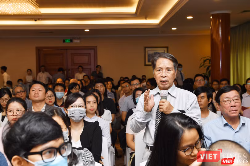 Dịch giả Trần Văn Thuận nhận giải Sách hay 2020 với việc chuyển ngữ cuốn "Biện hộ cho một nền giáo dục khai phóng Dịch giả Trần Văn Thuận nhận giải Sách hay 2020 với việc chuyển ngữ cuốn