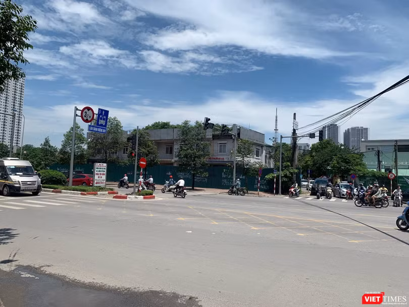 Khu đất D47 nằm ở vị trí đắc địa ngay ngã tư Tố Hữu - Lương Thế Vinh và sát bên công viên hồ điều hòa Phùng Khoang. (Ảnh: X.T) Khu đất D47 nằm ở vị trí đắc địa ngay ngã tư Tố Hữu - Lương Thế Vinh và sát bên công viên hồ điều hòa Phùng Khoang. (Ảnh: X.T)