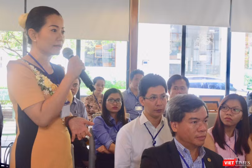 Bà Thiên Hương - nhà thiết kế, sáng lập và là giám đốc điều hành thương hiệu thời trang Walhouse (TP.HCM) cũng đi tìm câu trả lời cho chuyển đổi số trong doanh nghiệp vừa và nhỏ