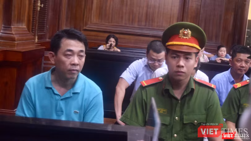 Bị cáo Nguyễn Minh Hùng gầy hơn và già đi nhiều so với hai năm trước