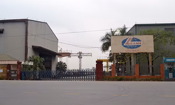 Hoạt động không hiệu quả, dẫn đến đời sống của người lao động gặp nhiều khó khăn. Không chịu được cảnh không lương, không BHXH, BHYT nhiều công nhân lành nghề đã bỏ việc, cụ thể tháng 3/2019 đã có 80 lao động nghỉ việc để rời Lisemco. Hoạt động không hiệu quả, dẫn đến đời sống của người lao động gặp nhiều khó khăn. Không chịu được cảnh không lương, không BHXH, BHYT nhiều công nhân lành nghề đã bỏ việc, cụ thể tháng 3/2019 đã có 80 lao động nghỉ việc để rời Lisemco.