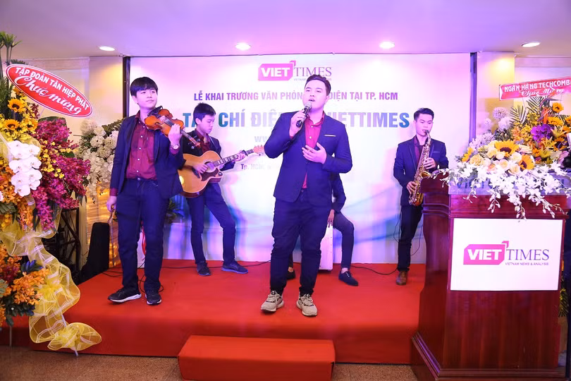 Chương trình ca nhạc chào mừng sự kiện. Chương trình ca nhạc chào mừng sự kiện.