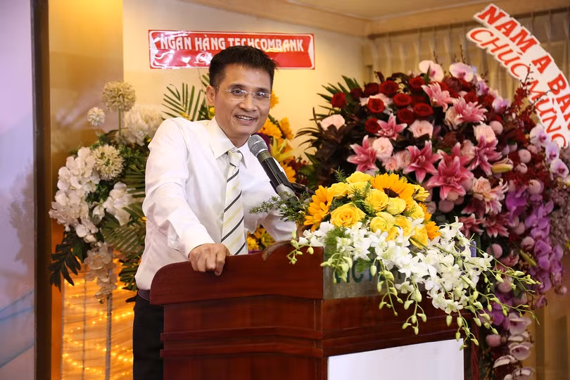 Phó Tổng Thư ký VDCA đặc trách, Chủ nhiệm Tạp chí điện tử VietTimes phát biểu giao nhiệm vụ cho Văn phòng đại diện tạp chí tại Tp.HCM. Phó Tổng Thư ký VDCA đặc trách, Chủ nhiệm Tạp chí điện tử VietTimes phát biểu giao nhiệm vụ cho Văn phòng đại diện tạp chí tại Tp.HCM.