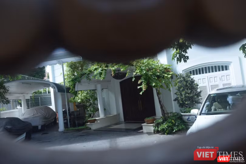 Ngôi biệt thự chỉ có bảo vệ trông coi vào ban đêm