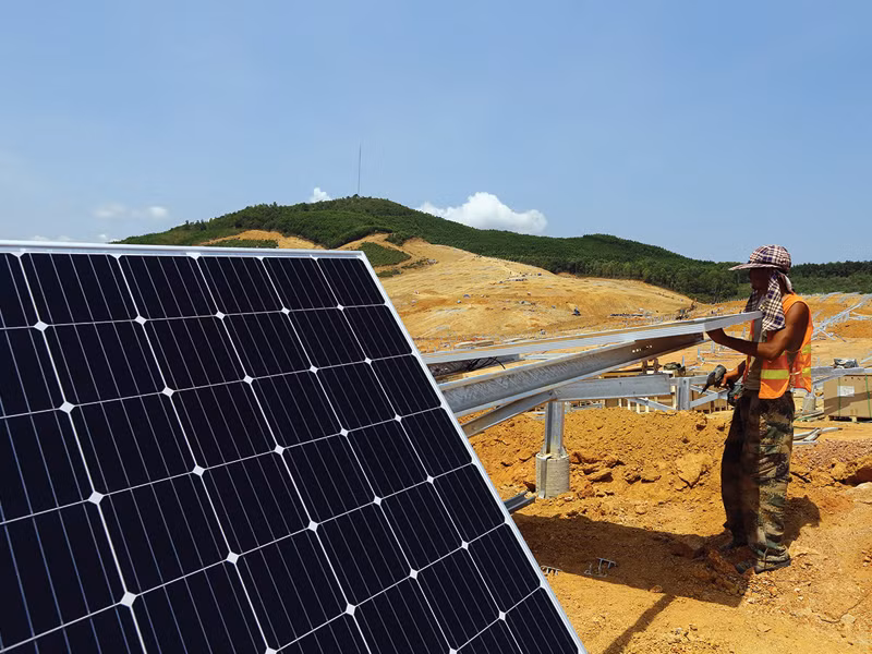 Việc mua thiết bị cho dự án điện mặt trời khó khăn vì tiền đâu mà trả khi đa phần các chủ đầu tư chỉ có khoảng 30% vốn chủ sở hữu. Việc mua thiết bị cho dự án điện mặt trời khó khăn vì tiền đâu mà trả khi đa phần các chủ đầu tư chỉ có khoảng 30% vốn chủ sở hữu.