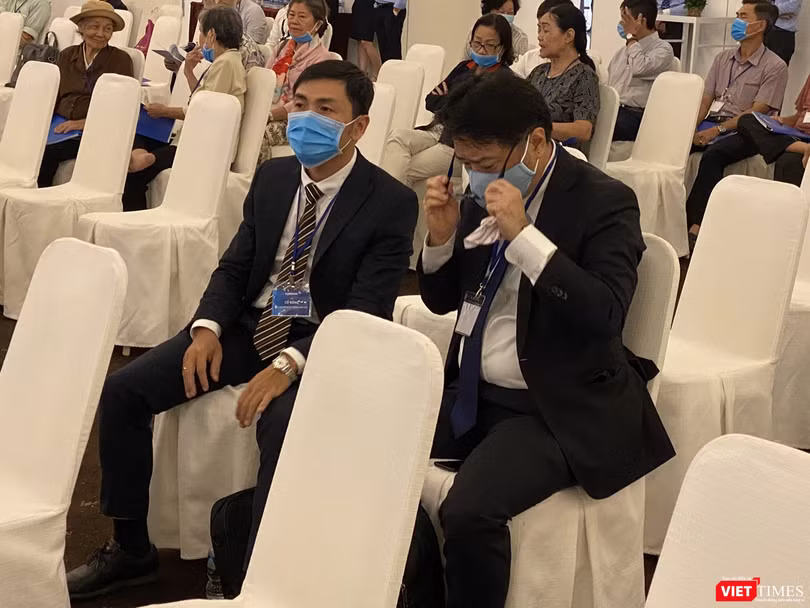 Cổ đông chiến lược SMBC nhiều lần đề nghị thanh lọc HĐQT Eximbank. Cổ đông chiến lược SMBC nhiều lần đề nghị thanh lọc HĐQT Eximbank.