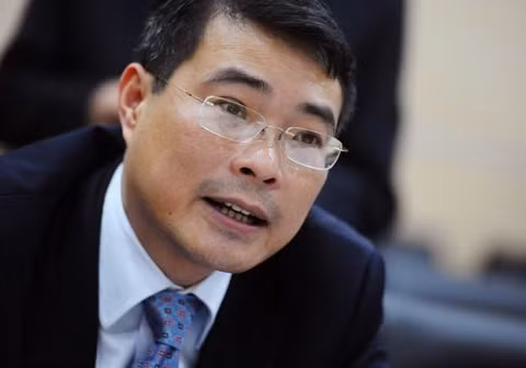“Ai có tiền tươi thóc thật, nguồn tiền rõ ràng, có đủ đầy chuyên môn nghề và không vi phạm pháp luật, hãy làm ngân hàng” “Ai có tiền tươi thóc thật, nguồn tiền rõ ràng, có đủ đầy chuyên môn nghề và không vi phạm pháp luật, hãy làm ngân hàng”