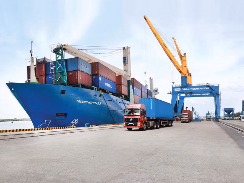 Việc đầu tư vào logistic của Trường Hải đã đưa Khu kinh tế mở Chu Lai bước sang một thời kỳ phát triển mới. Việc đầu tư vào logistic của Trường Hải đã đưa Khu kinh tế mở Chu Lai bước sang một thời kỳ phát triển mới.