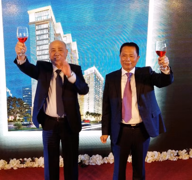 Bộ đôi nhà sáng nghiệp Nguyễn Văn Hùng (trái) và Cao Văn Túy của "hệ sinh thái" Hùng Túy. (Ảnh: Internet) Bộ đôi nhà sáng nghiệp Nguyễn Văn Hùng (trái) và Cao Văn Túy của "hệ sinh thái" Hùng Túy. (Ảnh: Internet)