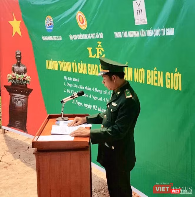Đại diện cán bộ chiến sĩ Đồn Biên phòng Cửa khẩu quốc tế La Lay trong buổi lễ khánh thành và trao tặng mái ấm biên giới ngày 2/3 Đại diện cán bộ chiến sĩ Đồn Biên phòng Cửa khẩu quốc tế La Lay trong buổi lễ khánh thành và trao tặng mái ấm biên giới ngày 2/3