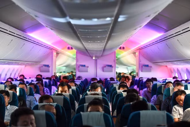 Hệ thống giải trí hiện đại, ánh sáng đèn LED, độ ẩm không khí, áp suất được kiểm soát tối ưu trên Boeing 787-10 (Ảnh: VNA)