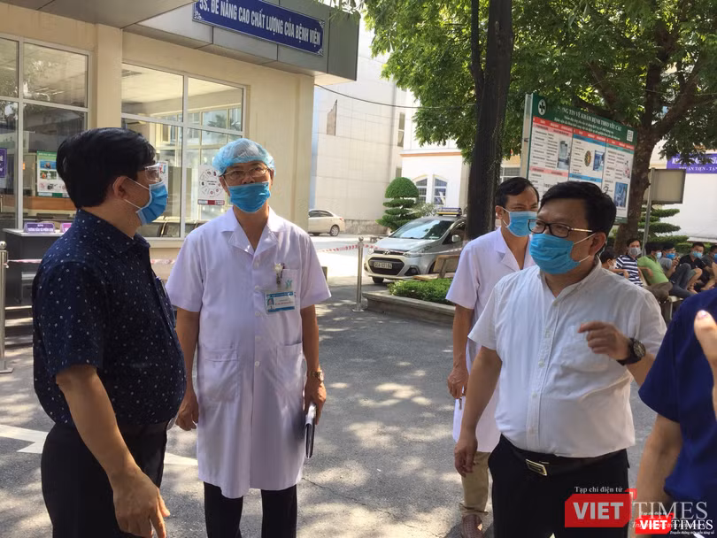 Theo PGS.TS Lương Ngọc Khuê, các BV cần quan tâm đến các khoa có nhiều nguy cơ như Hồi sức cấp cứu, Thận nhân tạo, Ung bướu, Lão khoa... (Ảnh: Lê Hảo) Theo PGS.TS Lương Ngọc Khuê, các BV cần quan tâm đến các khoa có nhiều nguy cơ như Hồi sức cấp cứu, Thận nhân tạo, Ung bướu, Lão khoa... (Ảnh: Lê Hảo)