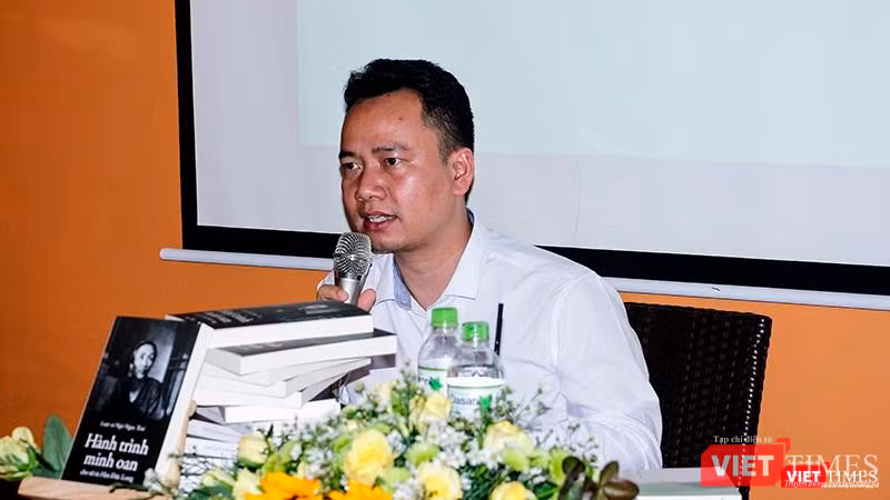 Luật sư Ngô Ngọc Trai trong ngày ra mắt cuốn sách "Hành trình minh oan cho tử tù Hàn Đức Long" Luật sư Ngô Ngọc Trai trong ngày ra mắt cuốn sách "Hành trình minh oan cho tử tù Hàn Đức Long"