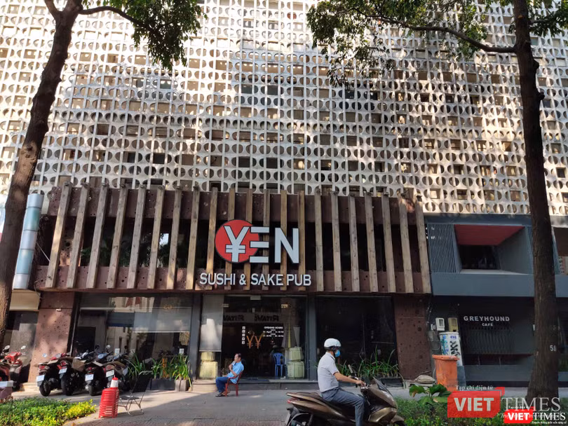 Nhiều nhà hàng lớn trước đây rất đông khách cũng đã đóng cửa Nhiều nhà hàng lớn cũng đóng cửa