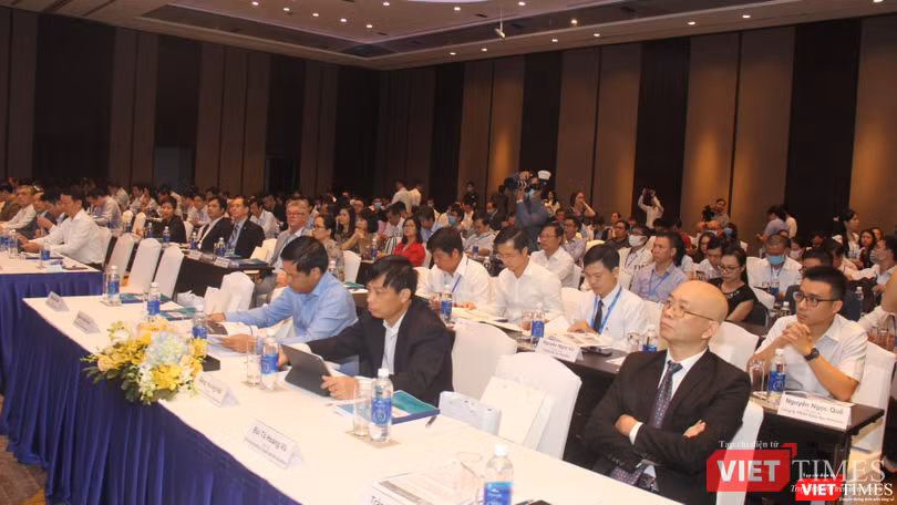 Nhiều khách mời tham dự hội nghị về Chính phủ điện tử tâm đắc với nhận định về "tử huyệt" phát triển CNTT (Ảnh: Trường Giang) Nhiều khách mời tham dự hội nghị về Chính phủ điện tử tâm đắc với nhận định về
