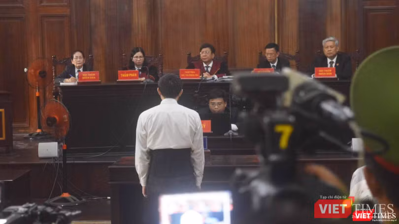 Bị cáo Bùi Ngọc Duy phải mang đai lưng vì đau cột sống, đối diện tương lai tàn phế Bị cáo