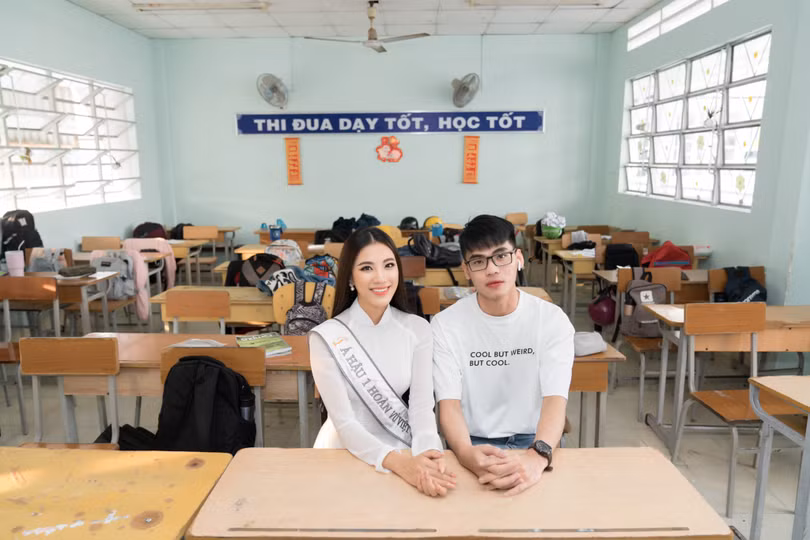 Hai chị em tại ngôi trường THPT Phan Ngọc Hiền (Cần Thơ) Hai chị em tại ngôi trường THPT Phan Ngọc Hiền (Cần Thơ)
