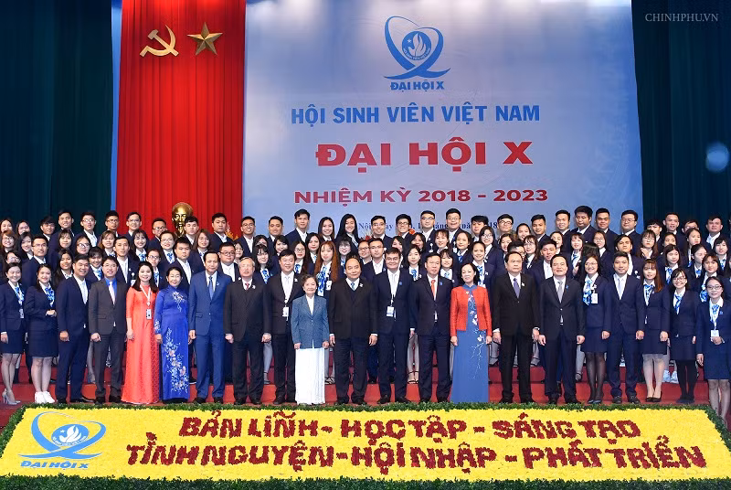 Thủ tướng Nguyễn Xuân Phúc chụp ảnh lưu niệm cùng các Đại biểu. (Ảnh: VPCP) Thủ tướng Nguyễn Xuân Phúc chụp ảnh lưu niệm cùng các Đại biểu. (Ảnh: VPCP)