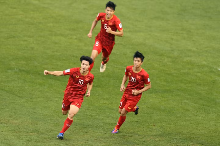 Công Phượng ghi bàn gỡ hòa quan trọng đầu hiệp hai. Ảnh: AFC. Công Phượng ghi bàn gỡ hòa quan trọng đầu hiệp hai. Ảnh: AFC.