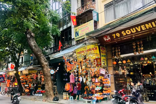 Vỉa hè không chỉ là chỗ để thu phí