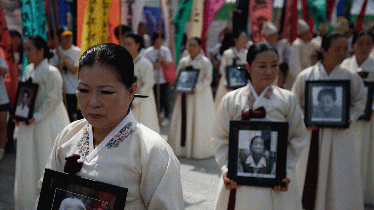 Các vấn đề "phụ nữ mua vui" hay lao động khổ sai vẫn còn nhức nhối trong quan hệ giữa hai nước (Ảnh: CDN) Các vấn đề
