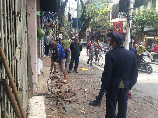 Hà Nội đồng loạt ra quân “giải cứu” vỉa hè (video) ảnh 4