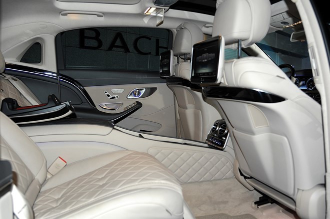 Nội thất trên các dòng Maybach tương tự nhau, đều sử dụng chất liệu siêu sang và ghế massage.