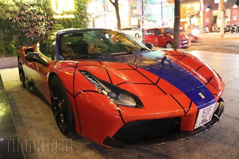 Siêu xe Ferrari phong cách Người Nhện xuất hiện trên phố Sài Gòn ảnh 4