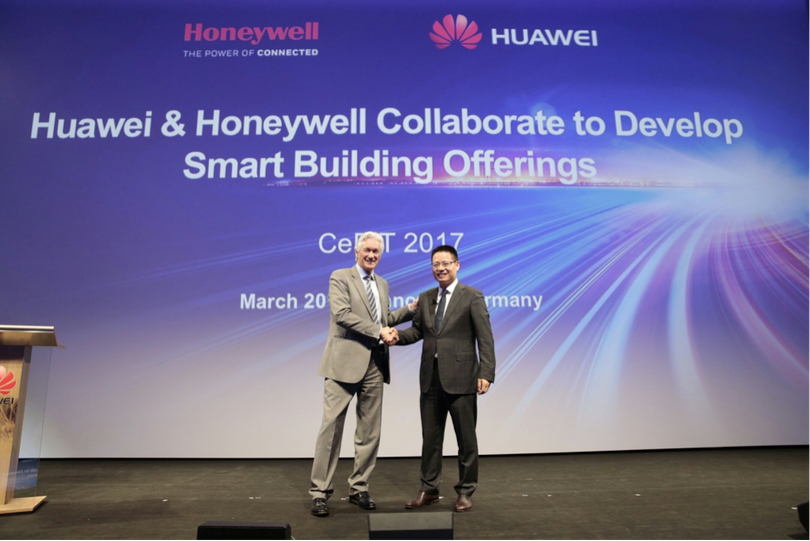 Đại diện Huawei và Honeywell tuyên bố hợp tác tại CeBIT (Đức).