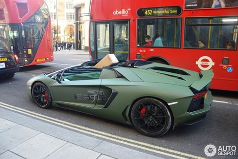 Lợi và hại của xe mui trần, vì sao xe mui cứng tốt hơn mui mềm? ảnh 2