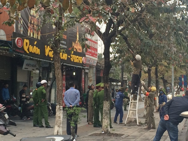 Hà Nội đồng loạt ra quân “giải cứu” vỉa hè (video) ảnh 1