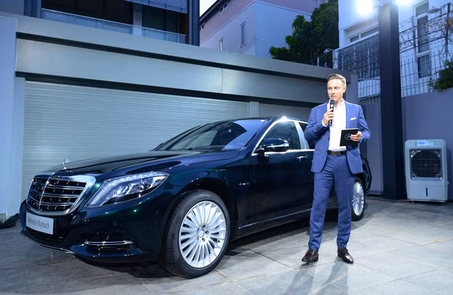 Điểm phân biệt giữa Maybach S400 với các phiên bản đàn anh là mâm 19 inch. 
