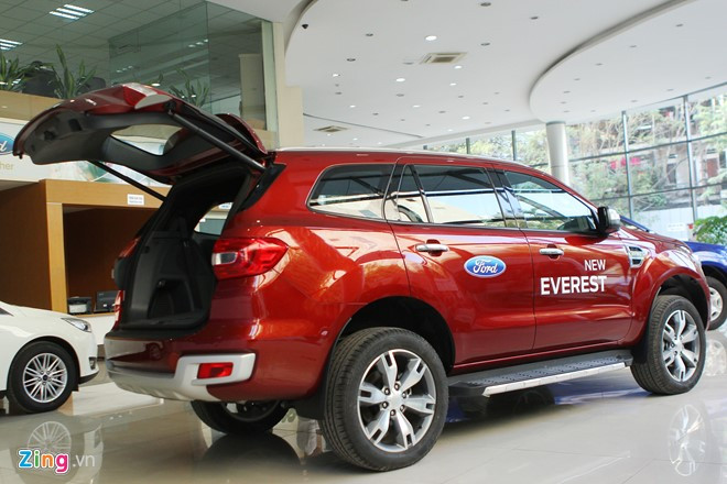 Ford Everest đẹp nhưng giá cao nên doanh số tại Việt Nam không cao.