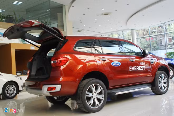 Ford Everest đẹp nhưng giá cao nên doanh số tại Việt Nam không cao.